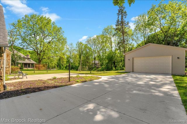 43747 Woodward Avenue, Bloomfield Hills, MI 48302
