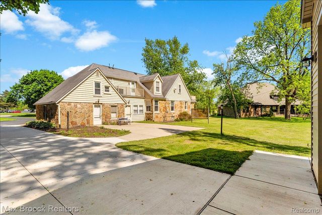 43747 Woodward Avenue, Bloomfield Hills, MI 48302