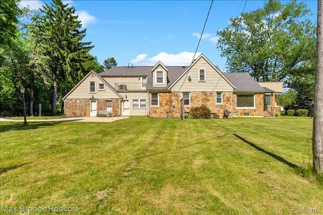 43747 Woodward Avenue, Bloomfield Hills, MI 48302