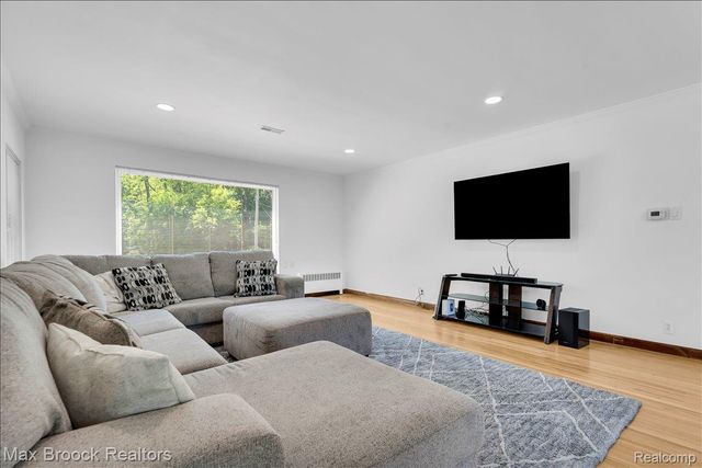 43747 Woodward Avenue, Bloomfield Hills, MI 48302