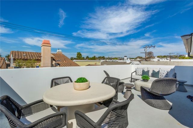 611 Narcissus Avenue, Corona Del Mar (newport Beach), CA 92625