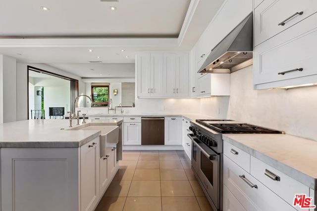 2134 La Mesa Drive, Santa Monica, CA 90402