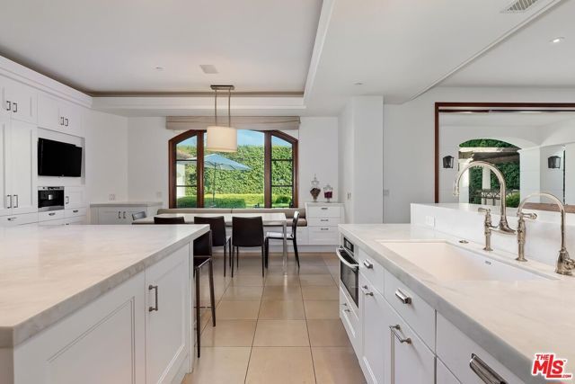 2134 La Mesa Drive, Santa Monica, CA 90402