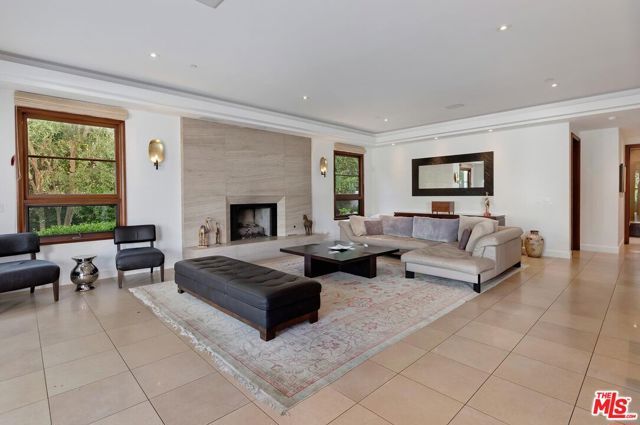 2134 La Mesa Drive, Santa Monica, CA 90402