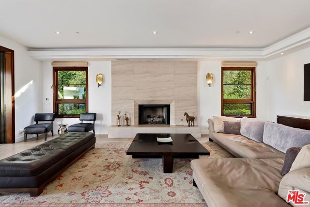 2134 La Mesa Drive, Santa Monica, CA 90402