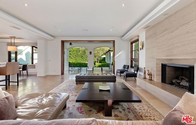 2134 La Mesa Drive, Santa Monica, CA 90402