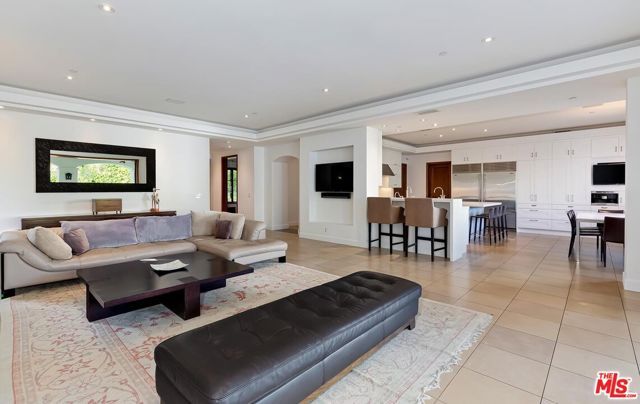 2134 La Mesa Drive, Santa Monica, CA 90402