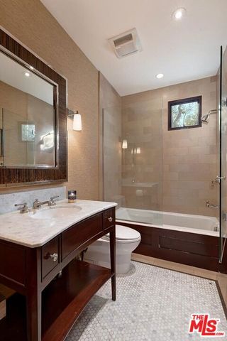 2134 La Mesa Drive, Santa Monica, CA 90402