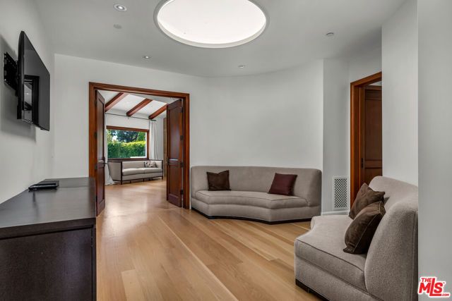 2134 La Mesa Drive, Santa Monica, CA 90402