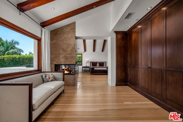 2134 La Mesa Drive, Santa Monica, CA 90402