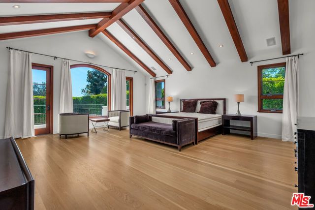 2134 La Mesa Drive, Santa Monica, CA 90402