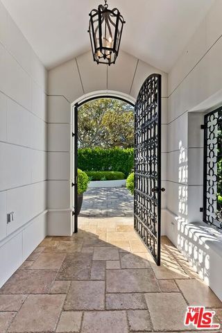 2134 La Mesa Drive, Santa Monica, CA 90402