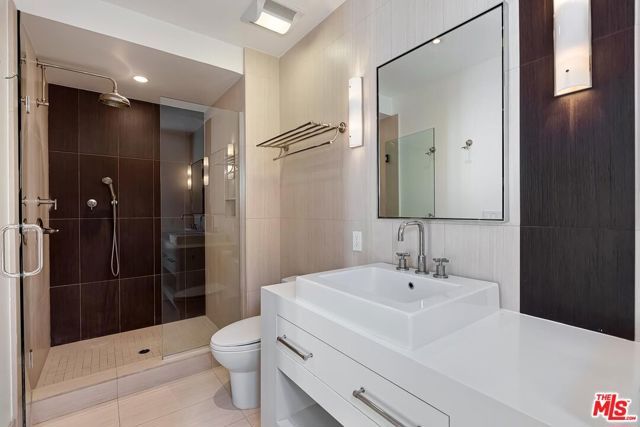 2134 La Mesa Drive, Santa Monica, CA 90402
