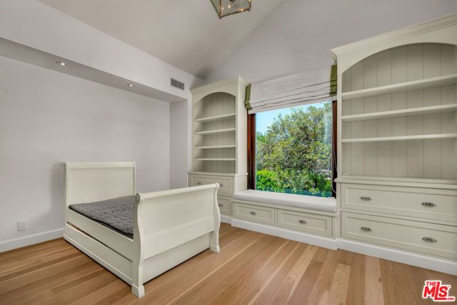 2134 La Mesa Drive, Santa Monica, CA 90402