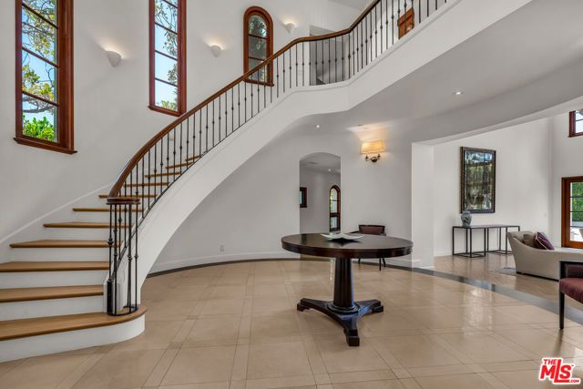 2134 La Mesa Drive, Santa Monica, CA 90402
