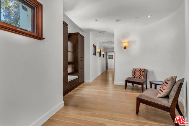 2134 La Mesa Drive, Santa Monica, CA 90402