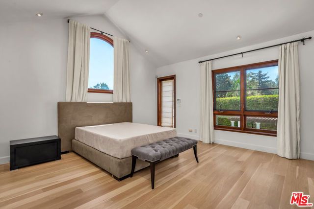 2134 La Mesa Drive, Santa Monica, CA 90402