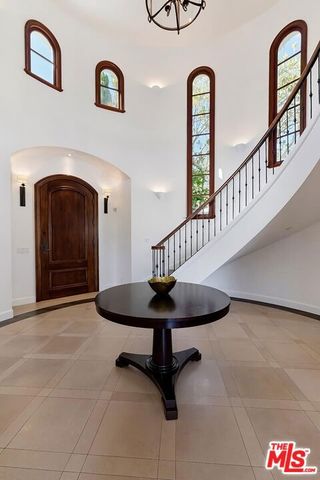 2134 La Mesa Drive, Santa Monica, CA 90402