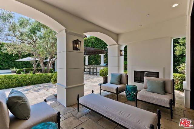 2134 La Mesa Drive, Santa Monica, CA 90402