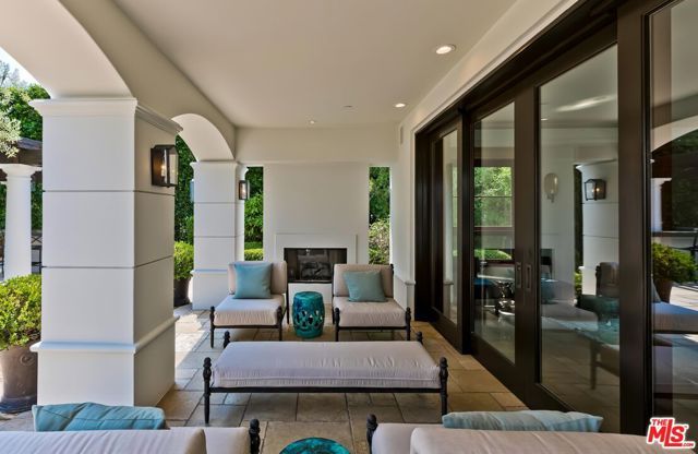 2134 La Mesa Drive, Santa Monica, CA 90402