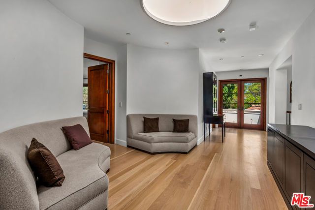 2134 La Mesa Drive, Santa Monica, CA 90402