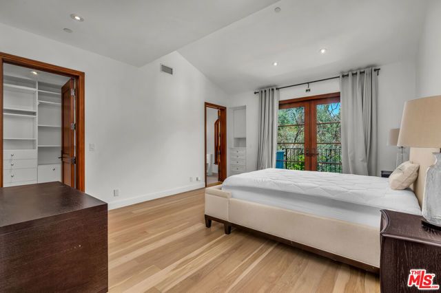 2134 La Mesa Drive, Santa Monica, CA 90402