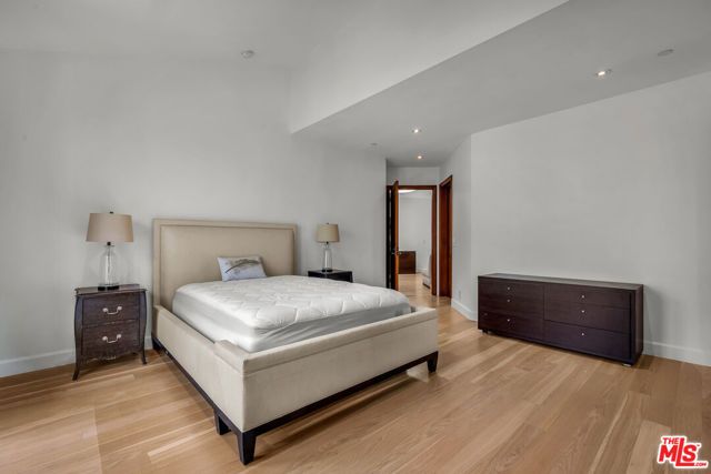 2134 La Mesa Drive, Santa Monica, CA 90402