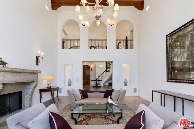 2134 La Mesa Drive, Santa Monica, CA 90402