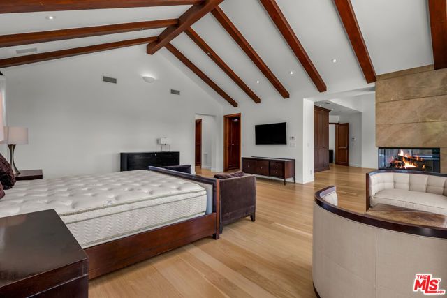 2134 La Mesa Drive, Santa Monica, CA 90402