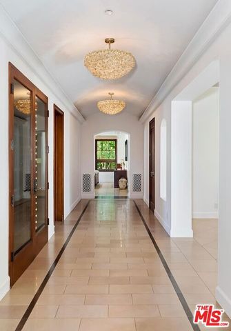 2134 La Mesa Drive, Santa Monica, CA 90402