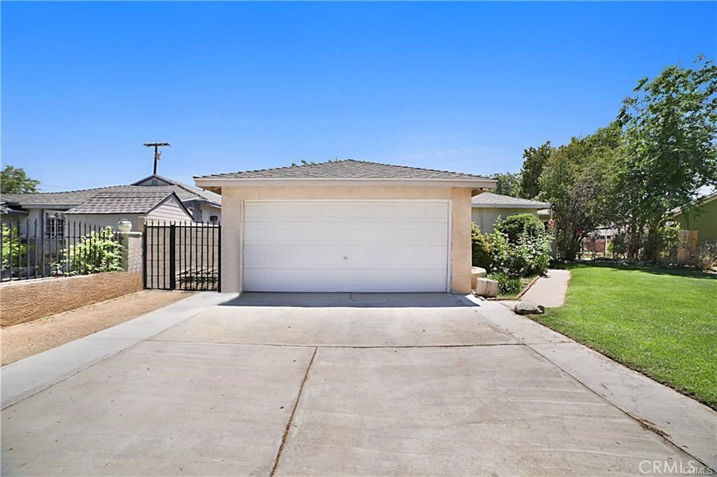 Image 2 of property listing at 38718 Jacklin, Palmdale, CA 93550