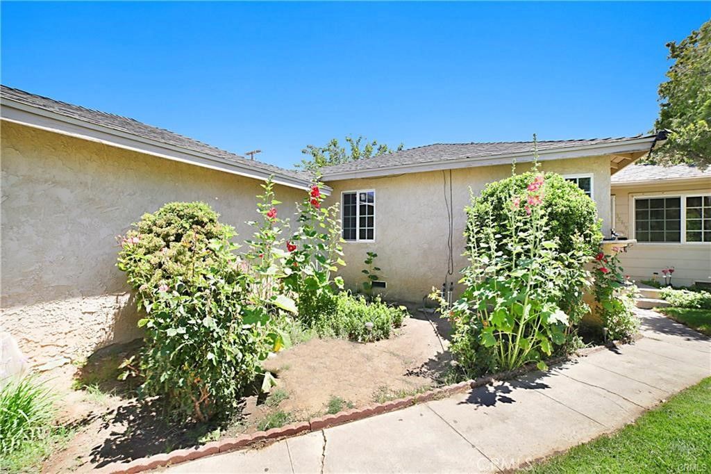 Image 3 of property listing at 38718 Jacklin, Palmdale, CA 93550