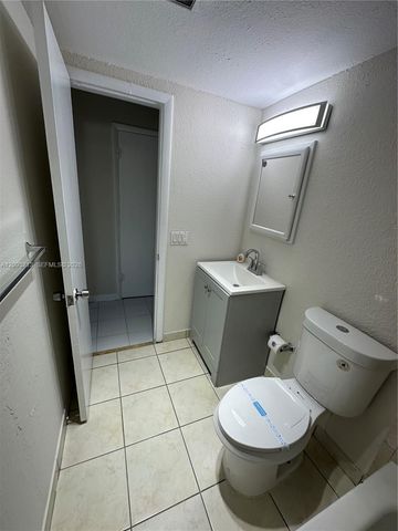 2918 Funston Street 33B, Hollywood, FL 33020