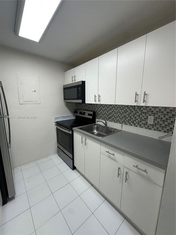 2918 Funston Street 33B, Hollywood, FL 33020