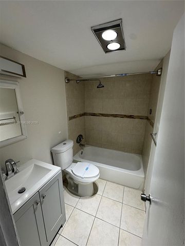 2918 Funston Street 33B, Hollywood, FL 33020