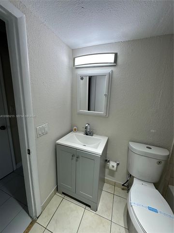 2918 Funston Street 33B, Hollywood, FL 33020