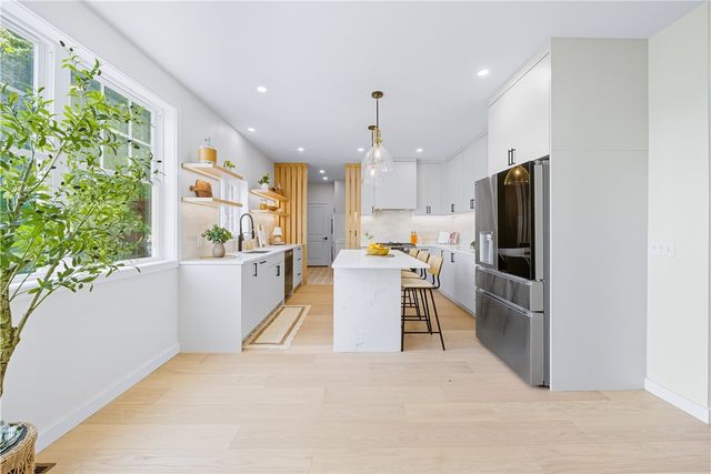 27 SOAR Way, Newport, RI 02840