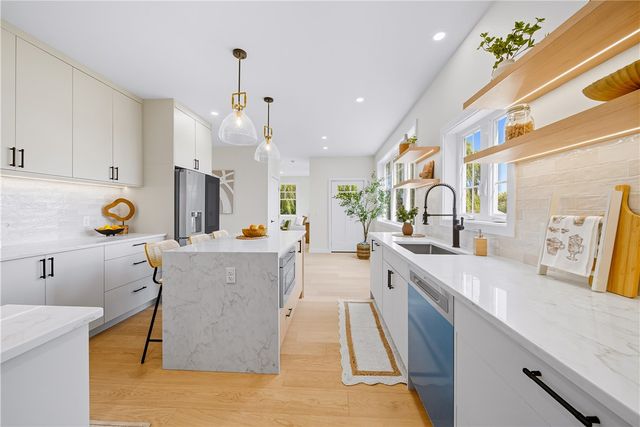 27 SOAR Way, Newport, RI 02840