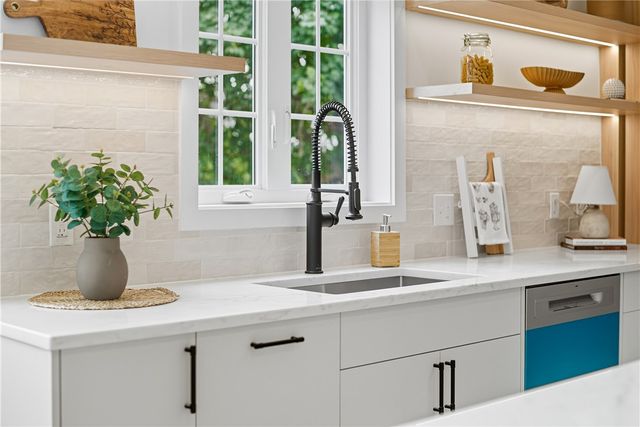 27 SOAR Way, Newport, RI 02840