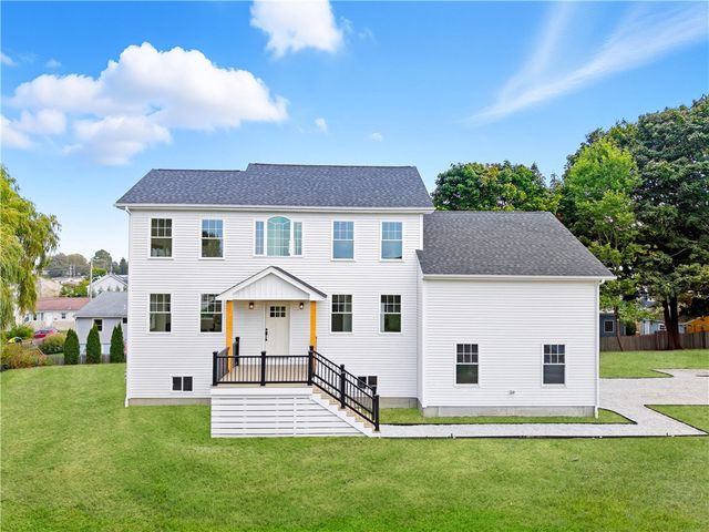 27 SOAR Way, Newport, RI 02840