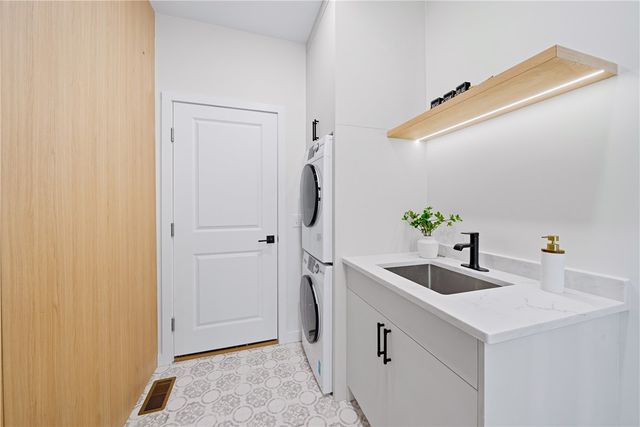 27 SOAR Way, Newport, RI 02840