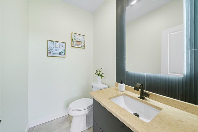 27 SOAR Way, Newport, RI 02840