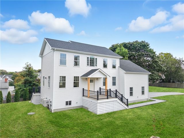 27 SOAR Way, Newport, RI 02840