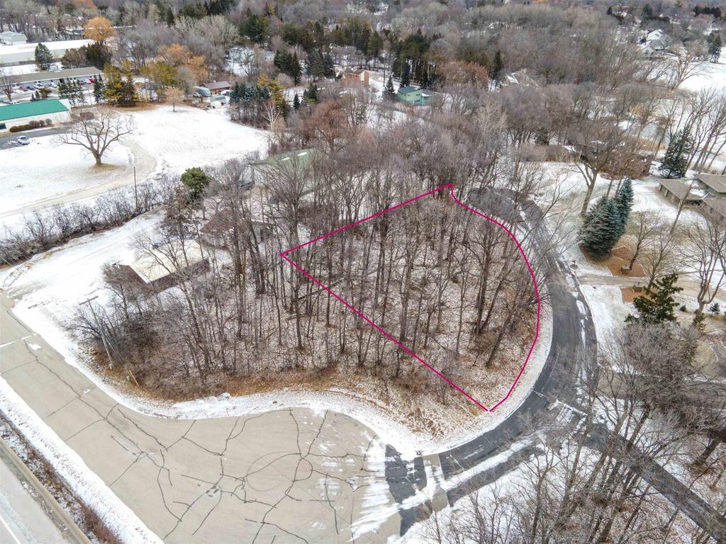 10 GOLF TERRACE COURT, Appleton, WI 54914