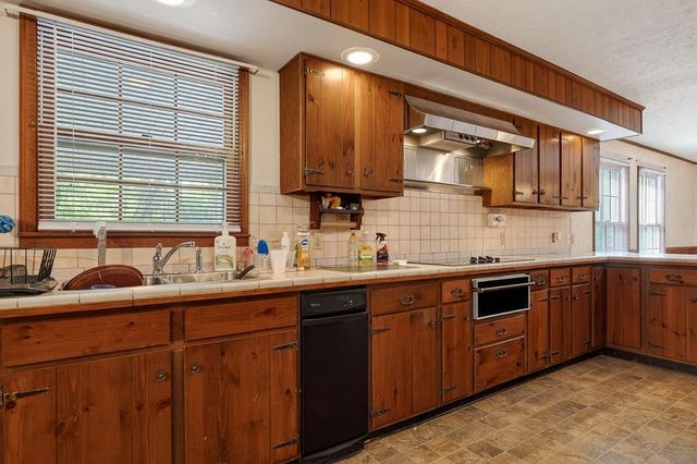 460 Petite Dr, Cookeville, TN 38501