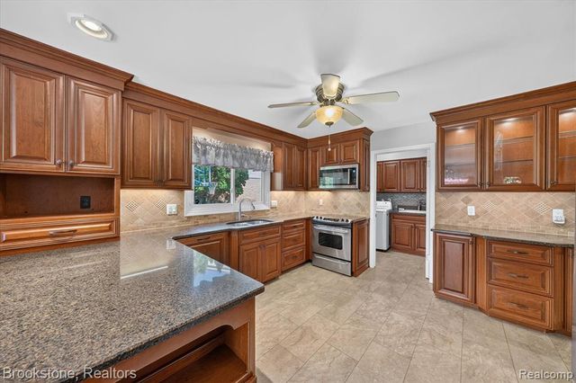 11921 Raintree Court, Shelby Twp, MI 48315