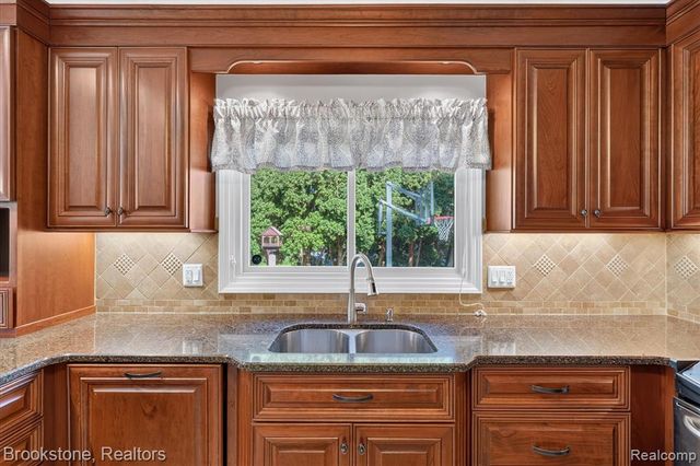 11921 Raintree Court, Shelby Twp, MI 48315