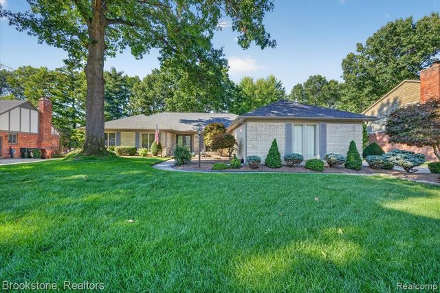 11921 Raintree Court, Shelby Twp, MI 48315