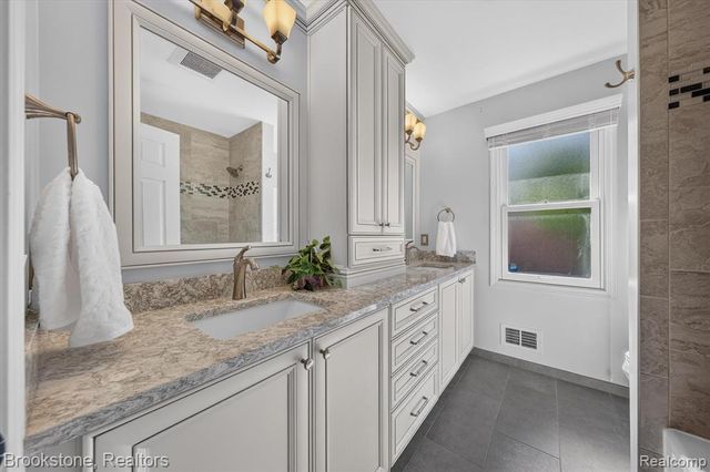 11921 Raintree Court, Shelby Twp, MI 48315