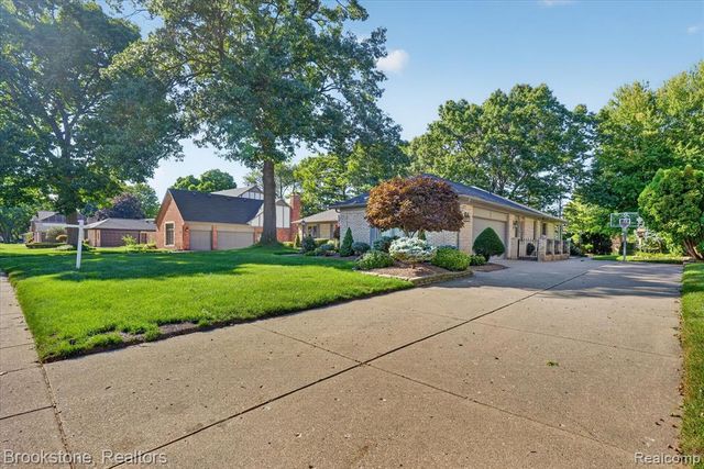 11921 Raintree Court, Shelby Twp, MI 48315
